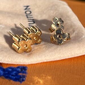 Louis Vuitton Bloom Stud Earrings